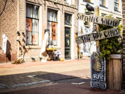 Foto Winnaar 2019: De Kerkstraat met ‘Something Wicked This Way Comes’