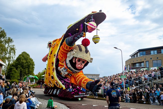 Corso Vollenhove 2025 met de praalwagen van Stark Wark